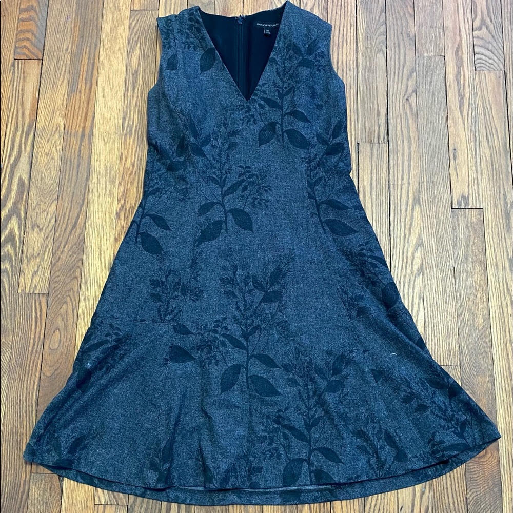 Banana Republic Simple Grey Floral Dress Size 10